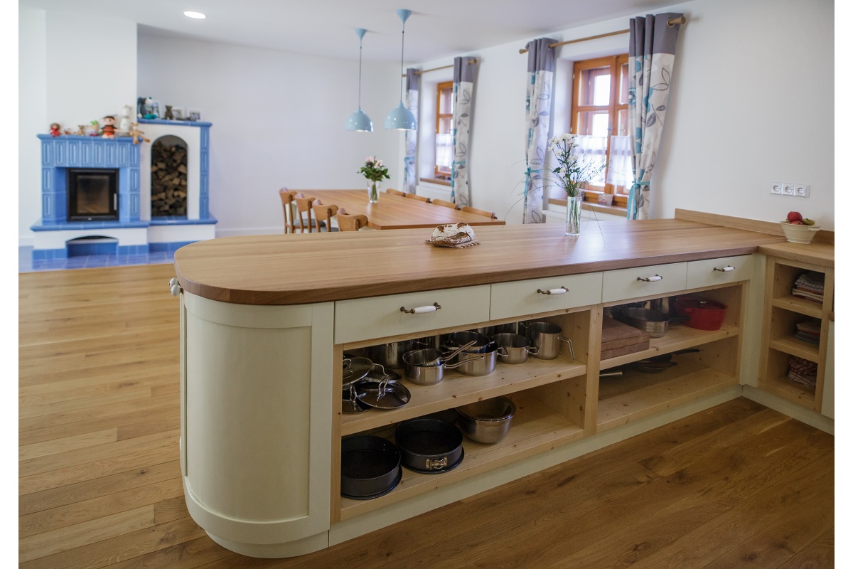 Family house interior - The open shelves provide enough space for all necessary dishes. The curved cabinet is not only visually interesting, but also practical.