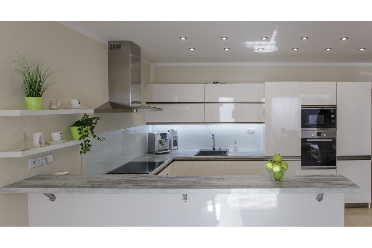 Kitchen - Electric sockets are built into the worktop.