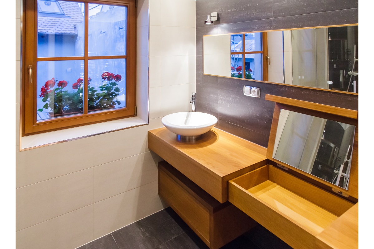 Family house interior - For the separate WC, we built not only a lockable sliding door, but also a basin board.