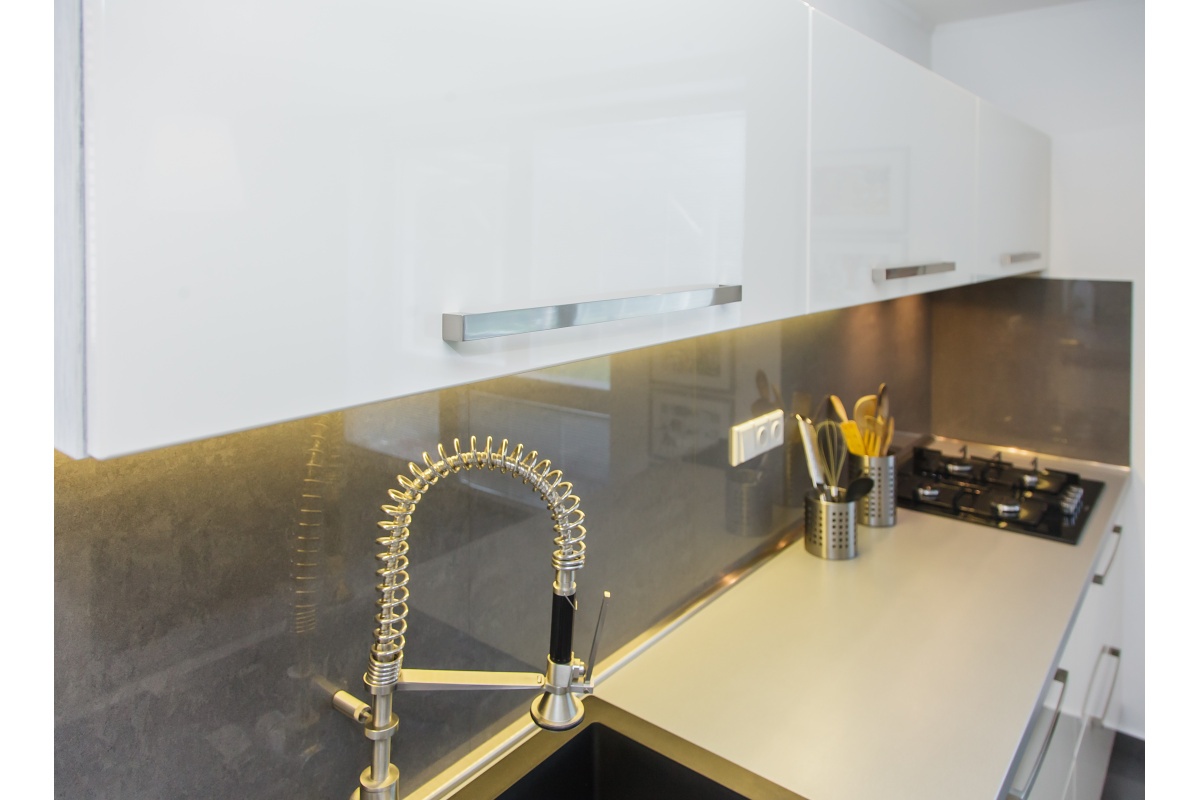 Kitchen - The upper cabinets have a Blum Aventos HS tilting system.